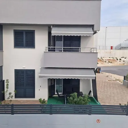 Toni Biograd Na Moru