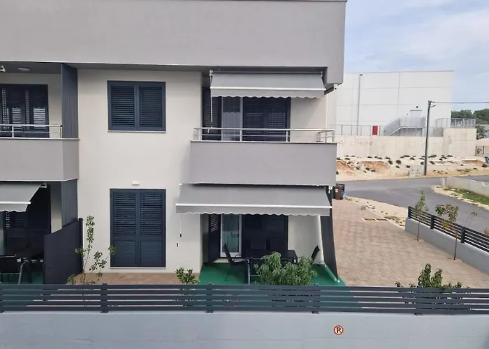 Toni 비오그라드나모루