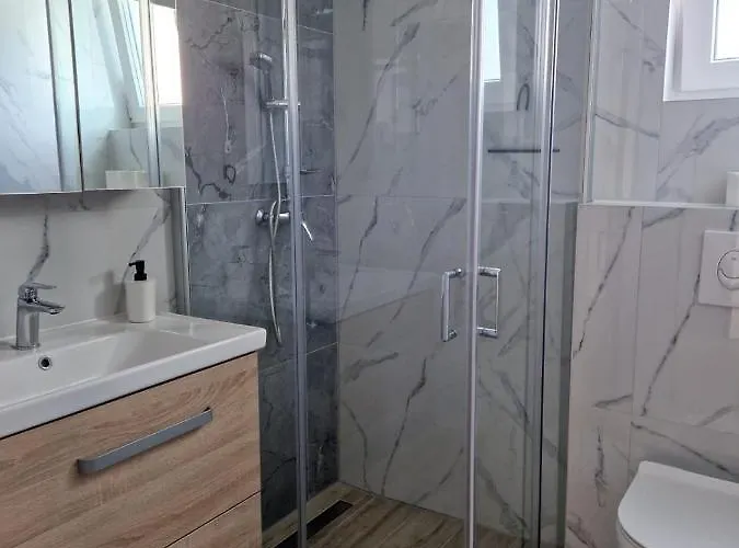 Toni * 비오그라드나모루