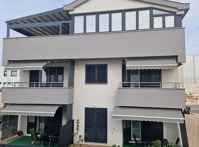 Toni 비오그라드나모루